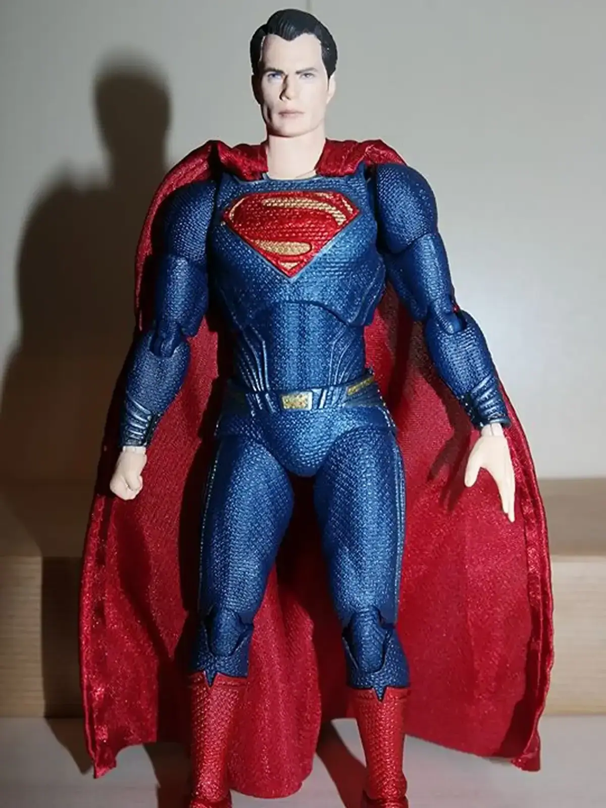 Superman 17 cm Poseable Figure with Swappable Heads & Hands – DC Comics