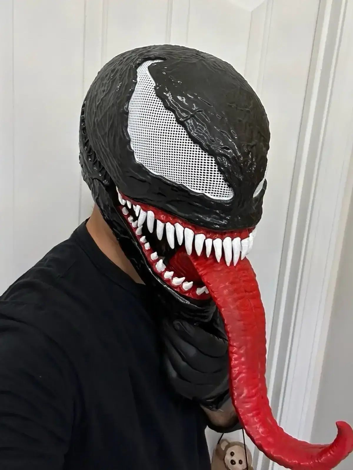 Venom Mask with Moving Jaw & Tongue – Marvel