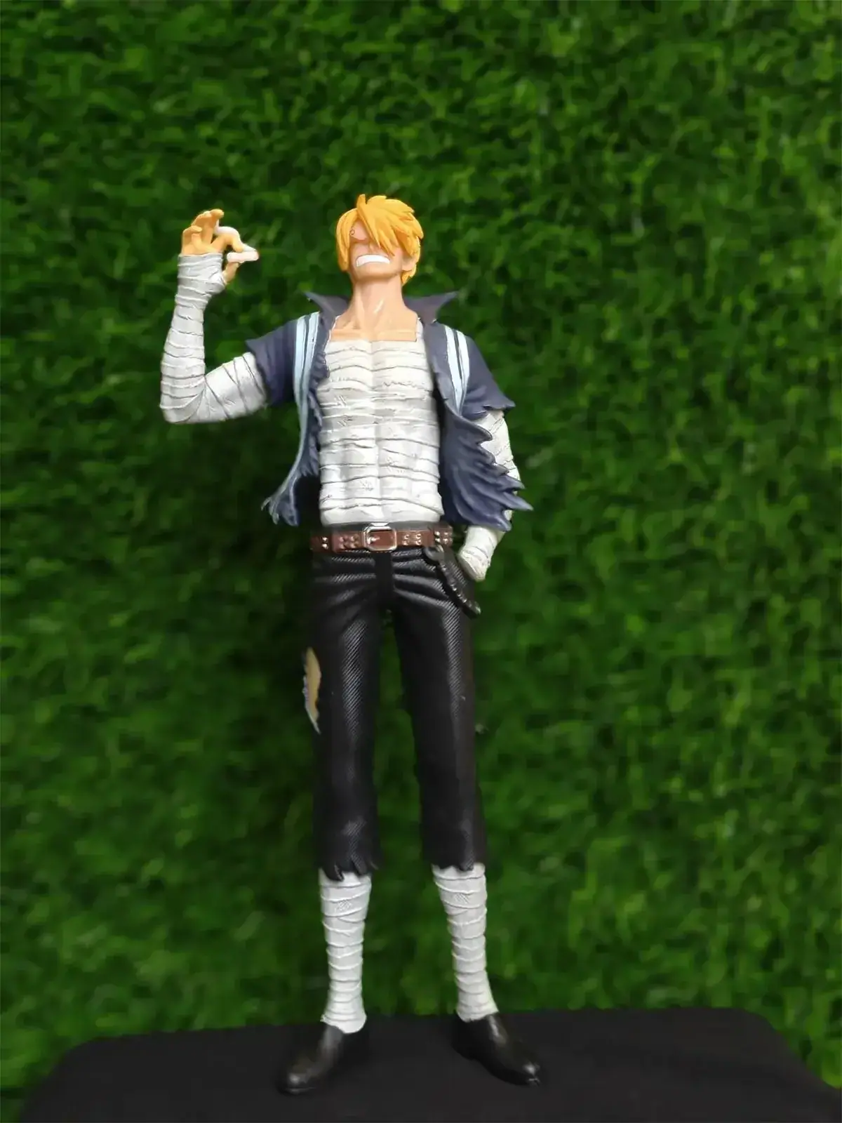 Sanji Bandaged Battle Figure – One Piece